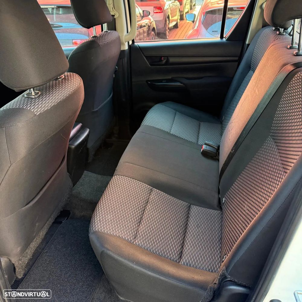 Toyota Hilux 2.4 D-4D 4WD Tracker - 8