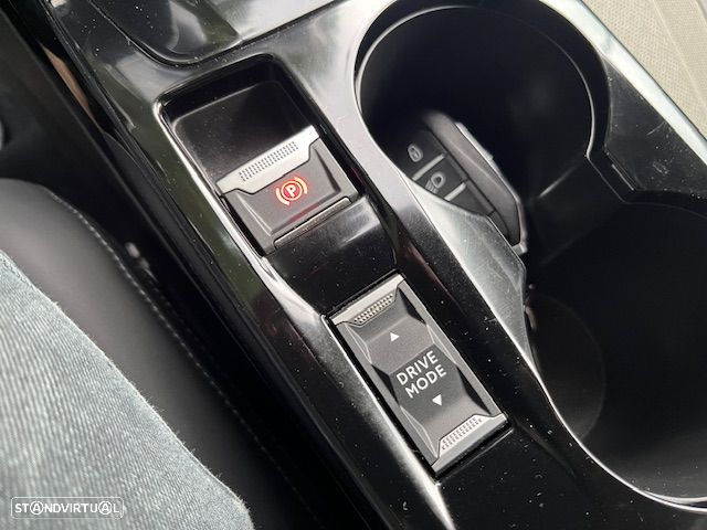 Peugeot e-208 GT - 16