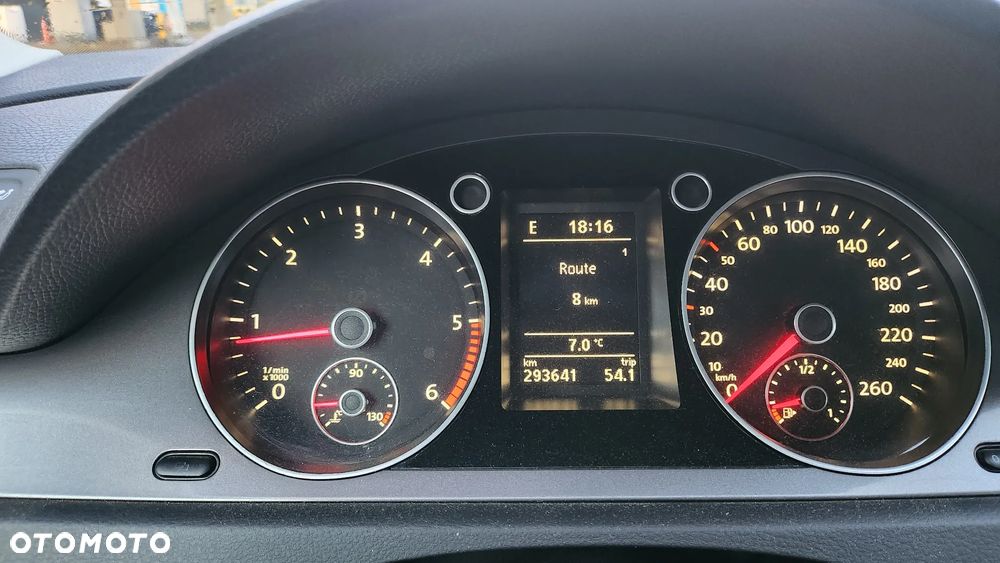 Volkswagen Passat 2.0 TDI DPF Trendline - 9