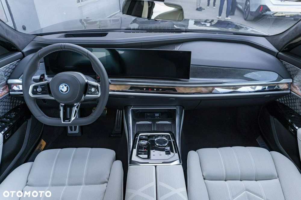 BMW Seria 7 M760e PHEV xDrive sport - 15