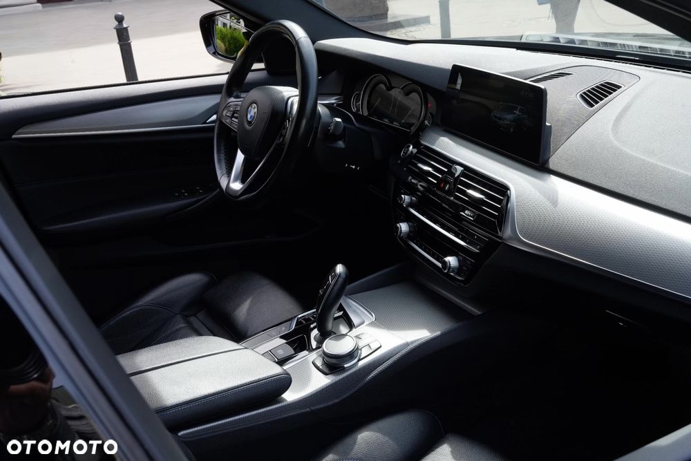 BMW Seria 5 520d M Sport - 18