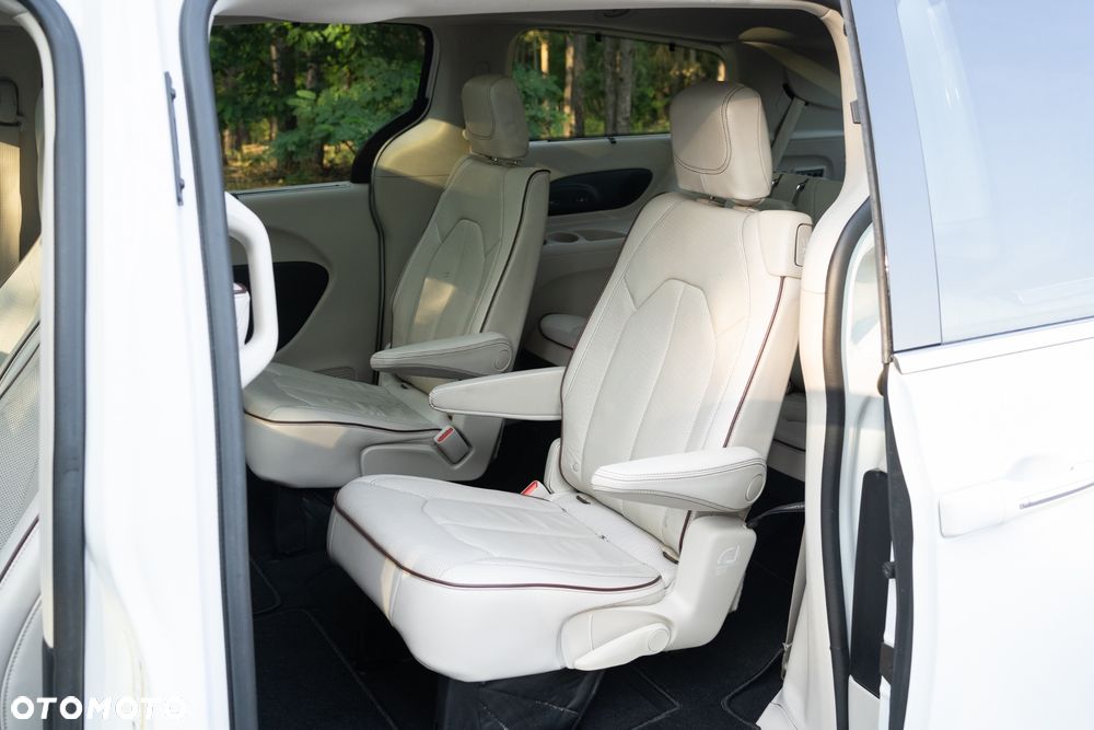 Chrysler Pacifica - 8