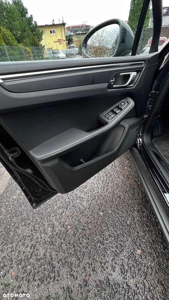 Porsche Macan T - 11