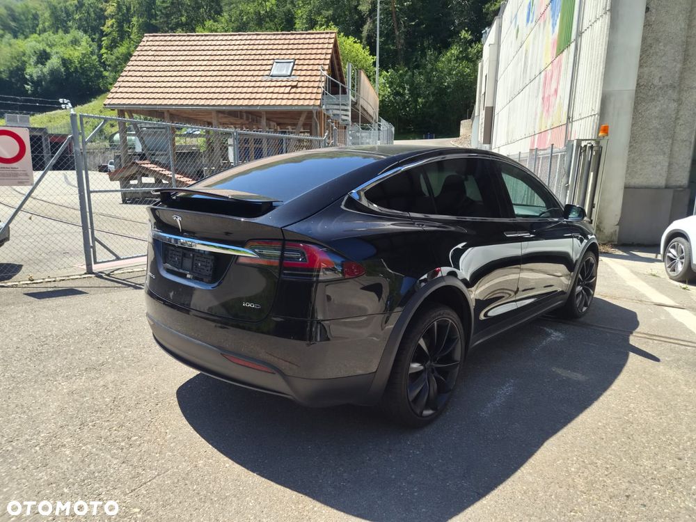Tesla Model X - 1
