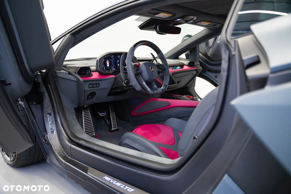 Lamborghini Revuelto - 13