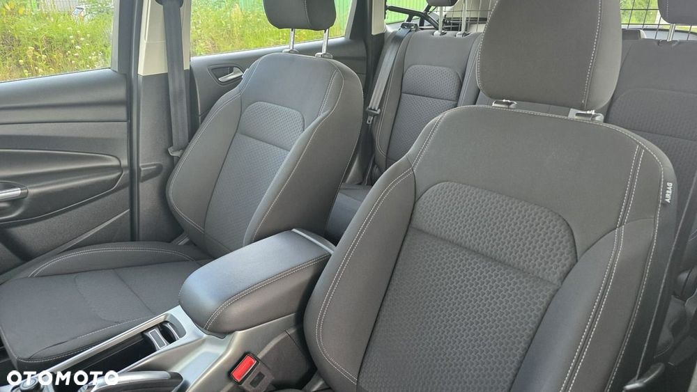 Ford Kuga - 10