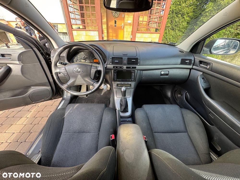 Toyota Avensis 1.8 VVT-i Sol - 11