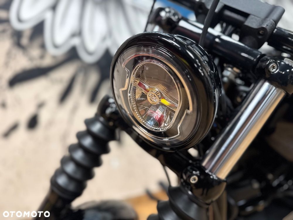 Harley-Davidson Softail Street Bob - 11