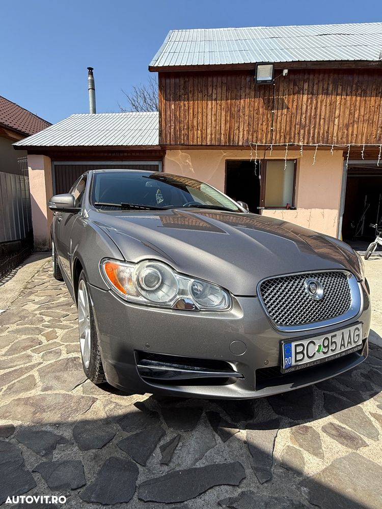 Jaguar XF 2.7D Luxury - 1