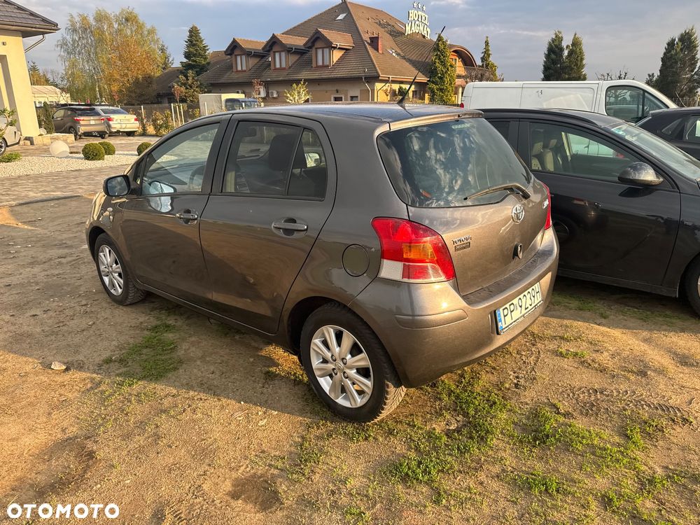 Toyota Yaris 1.4 D-4D Prestige - 10