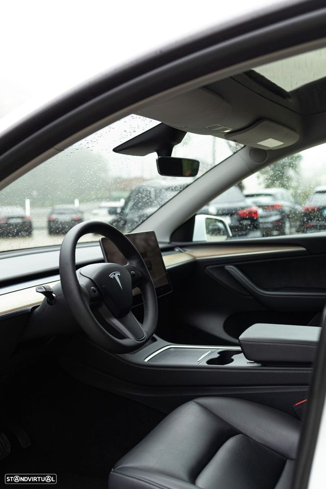Tesla Model Y Standard RWD - 2