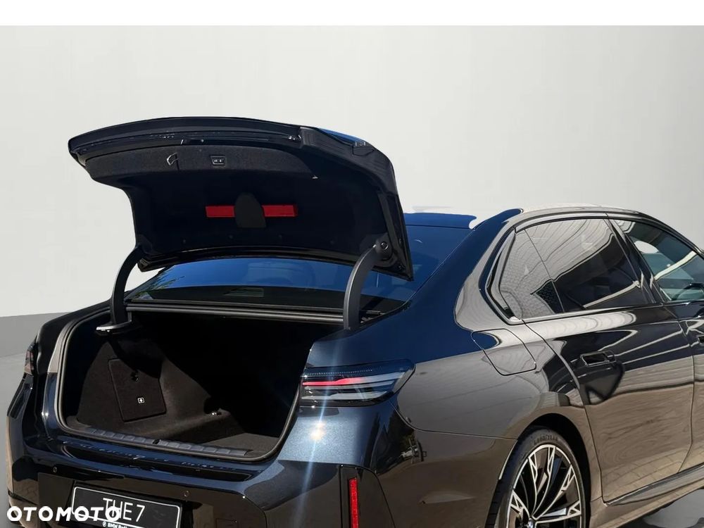 BMW Seria 7 - 36