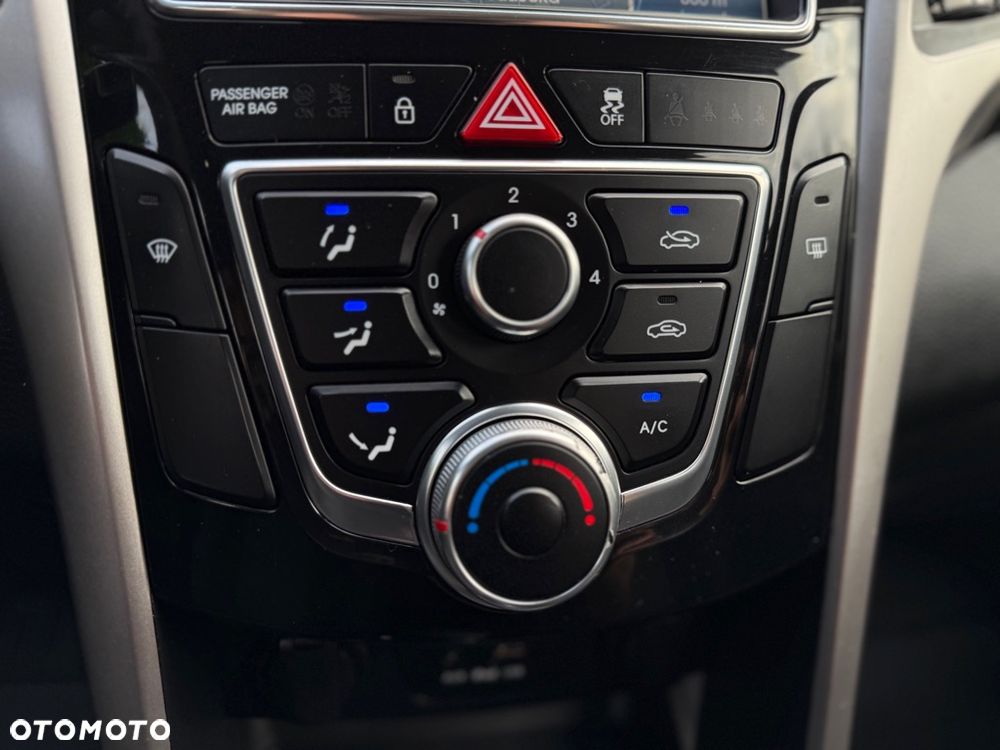 Hyundai i30 1.6 CRDi BlueDrive Premium - 24