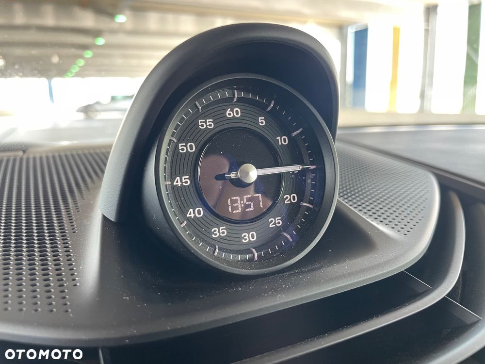 Porsche Taycan Turbo - 33