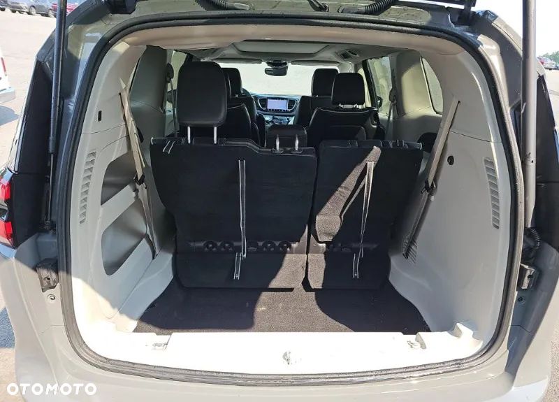 Chrysler Pacifica - 13