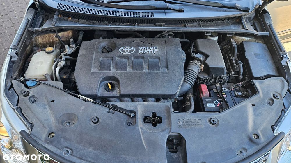 Toyota Avensis 1.8 Executive - 9