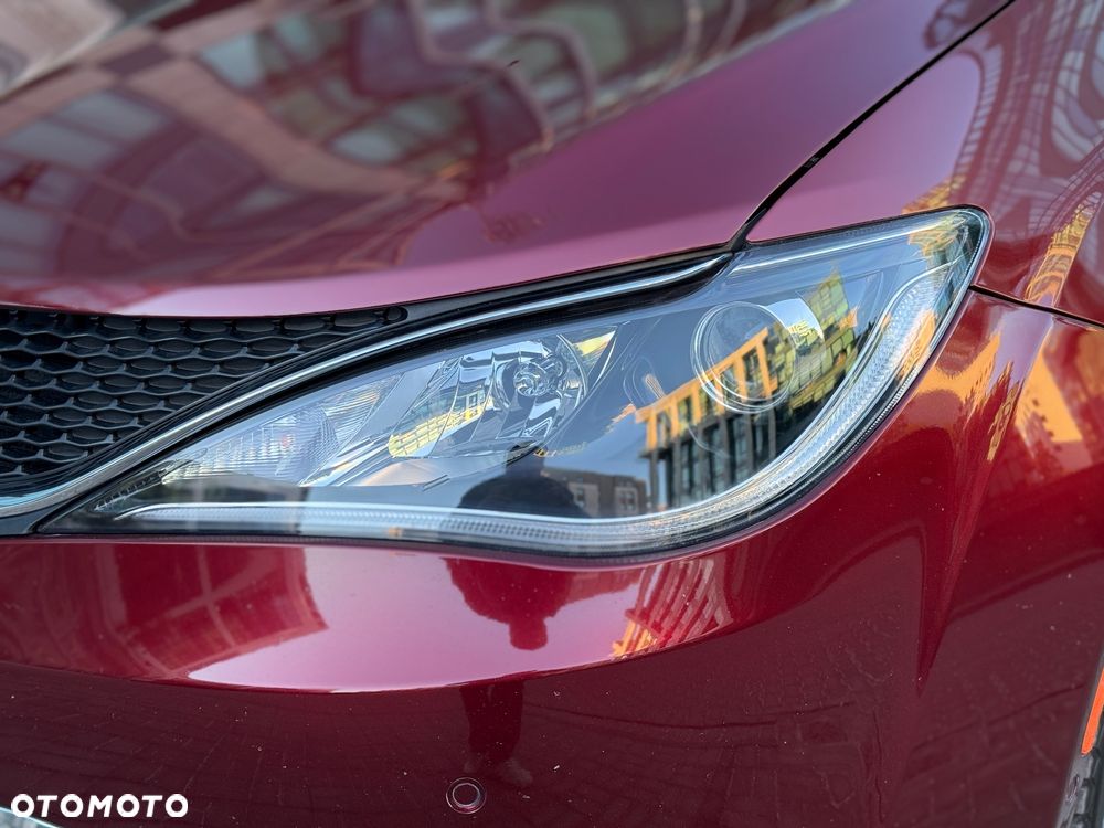 Chrysler Pacifica - 12
