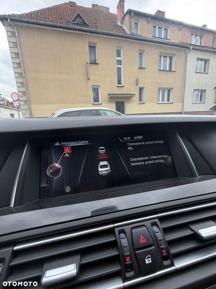 BMW Seria 5 525d xDrive - 29