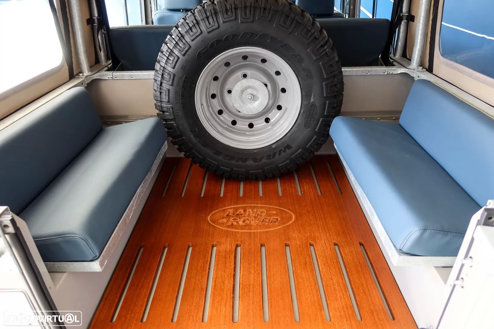 Land Rover Defender 110 SW 2.5 Td5 S - 9