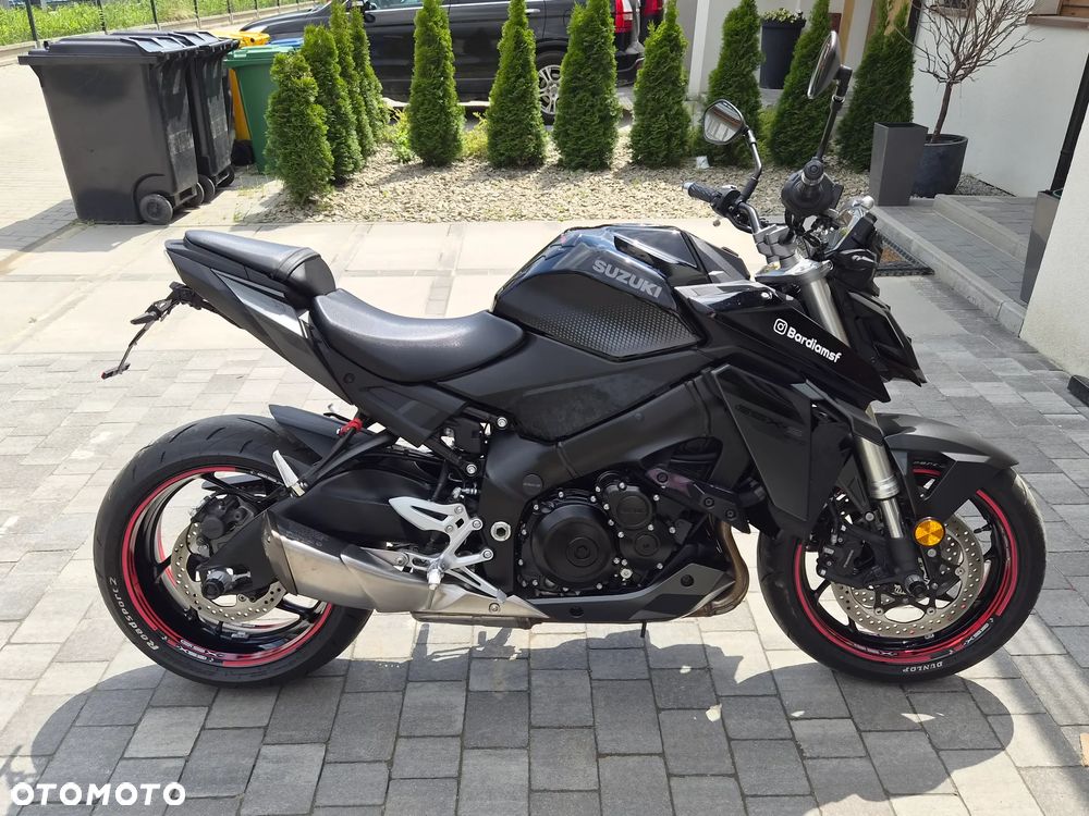 Suzuki GSX - 6