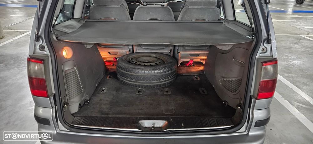 Ford Galaxy 1.9 TDi Ghia - 29
