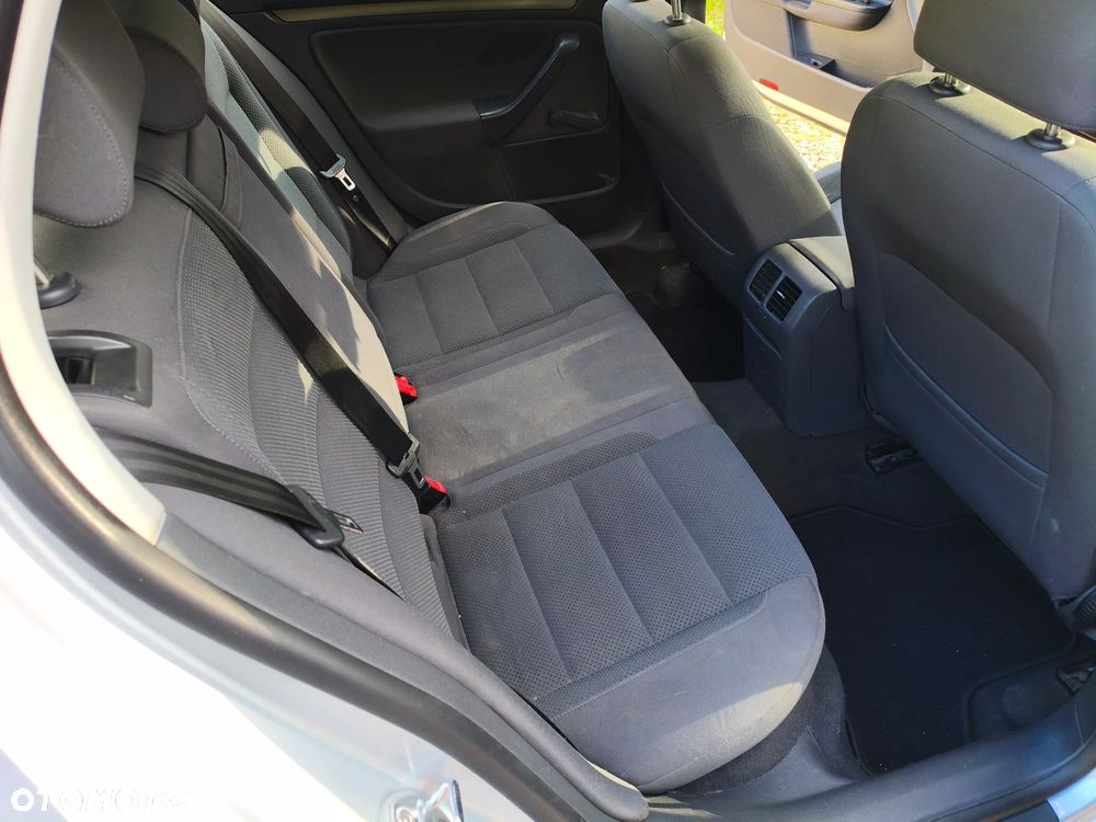 Volkswagen Golf 1.6 Comfortline - 7