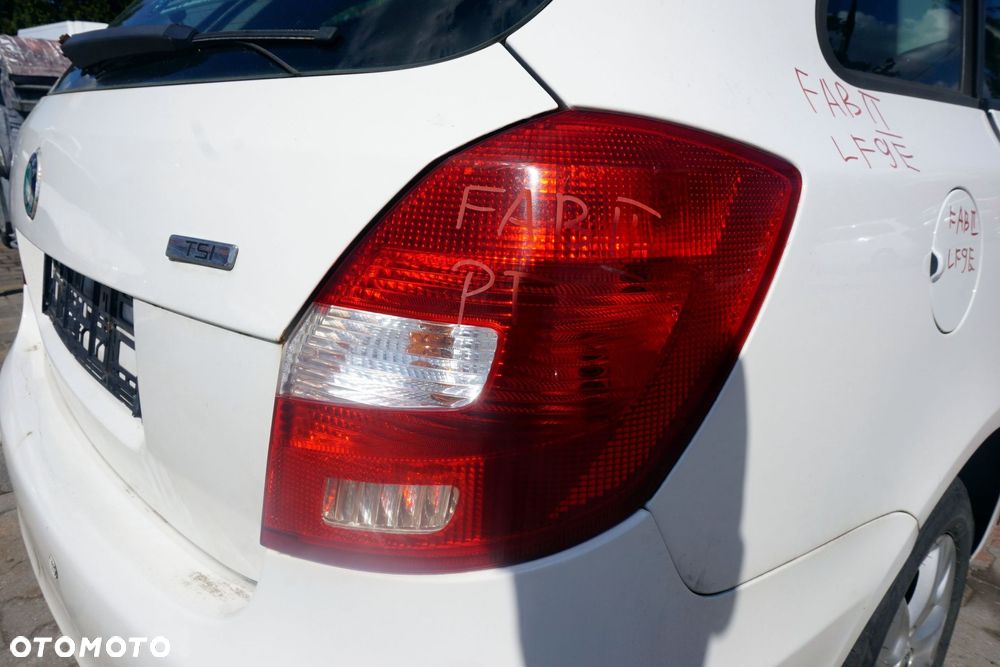 LAMPA TYLNA PRAWA FABIA II 545 LIFT KOMBI 5J6945112 SKODA 2010-2014 - 1
