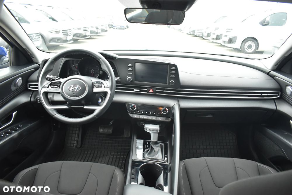 Hyundai Elantra 1.6 Smart CVT - 19