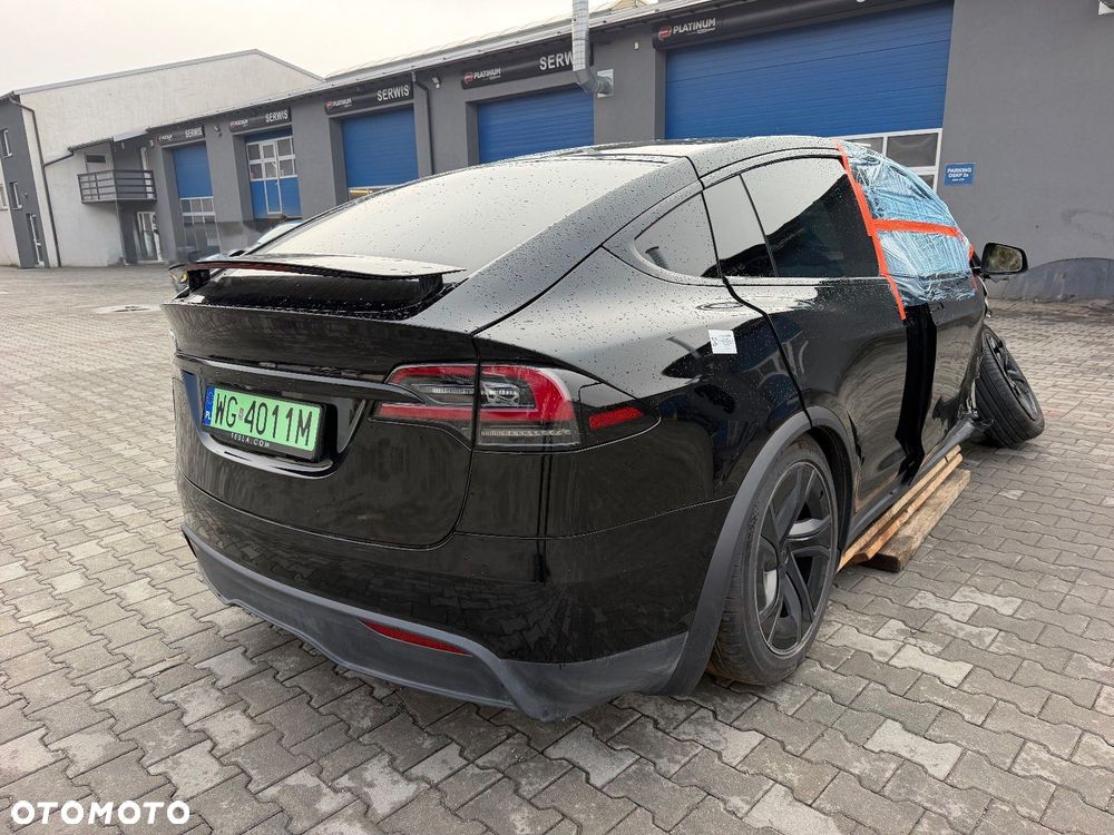 Tesla Model X - 8