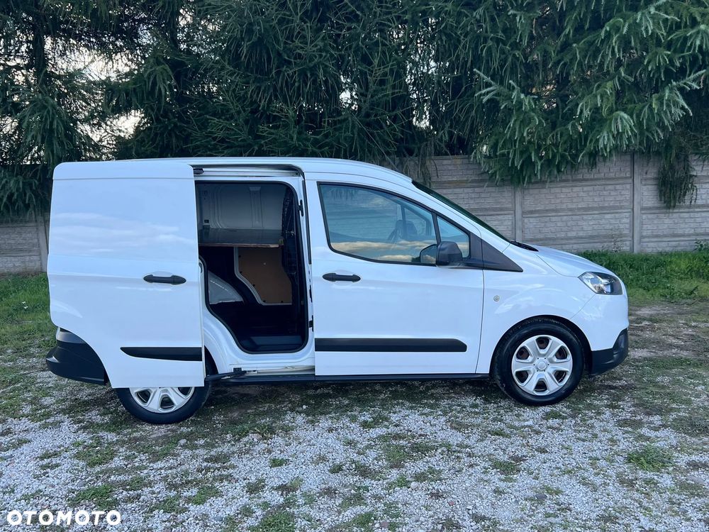 Ford Transit Courier - 31