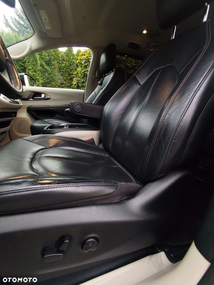 Chrysler Pacifica - 18