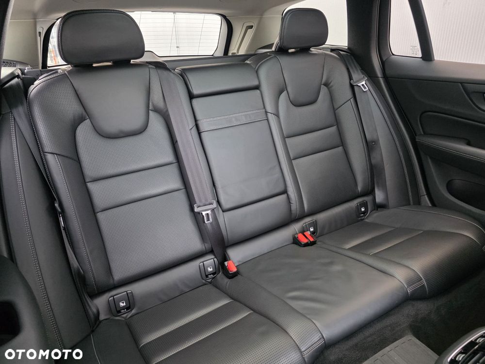 Volvo V60 Cross Country - 21