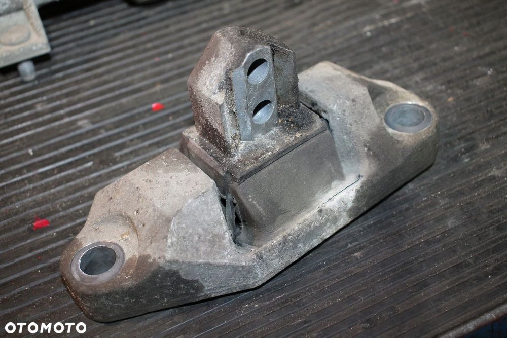 VOLVO XC90 4.4 V8 ŁAPA UCHWYT PODUSZKA POD ROZRZĄD - 4