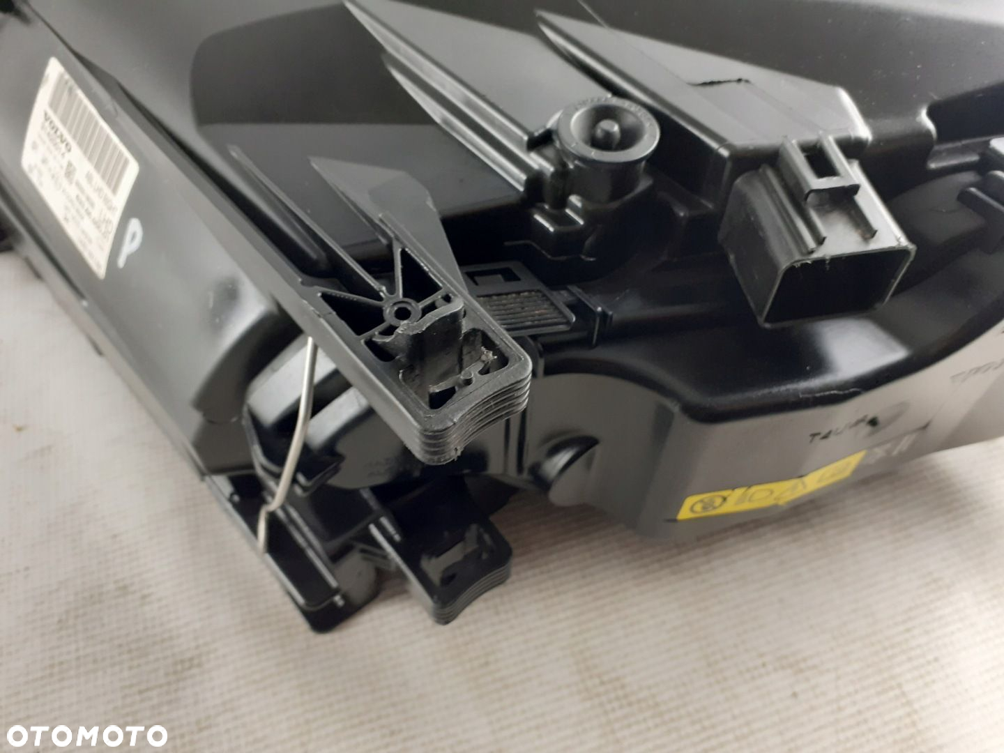 Lampa prawa przód Volvo XC70 V70 S80 ksenon 2007-16 - 2