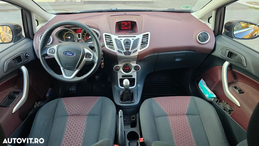 Ford Fiesta 1.6 TDCI Titanium - 8