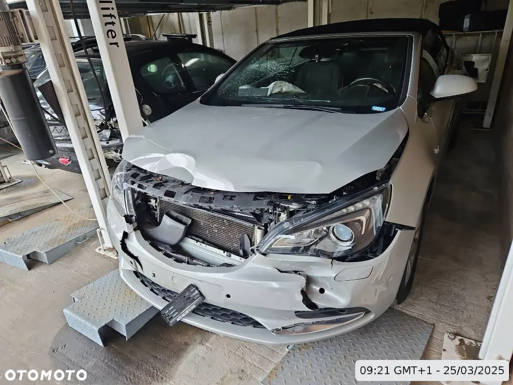 Opel Cascada 1.6 T Cosmo S&S - 4
