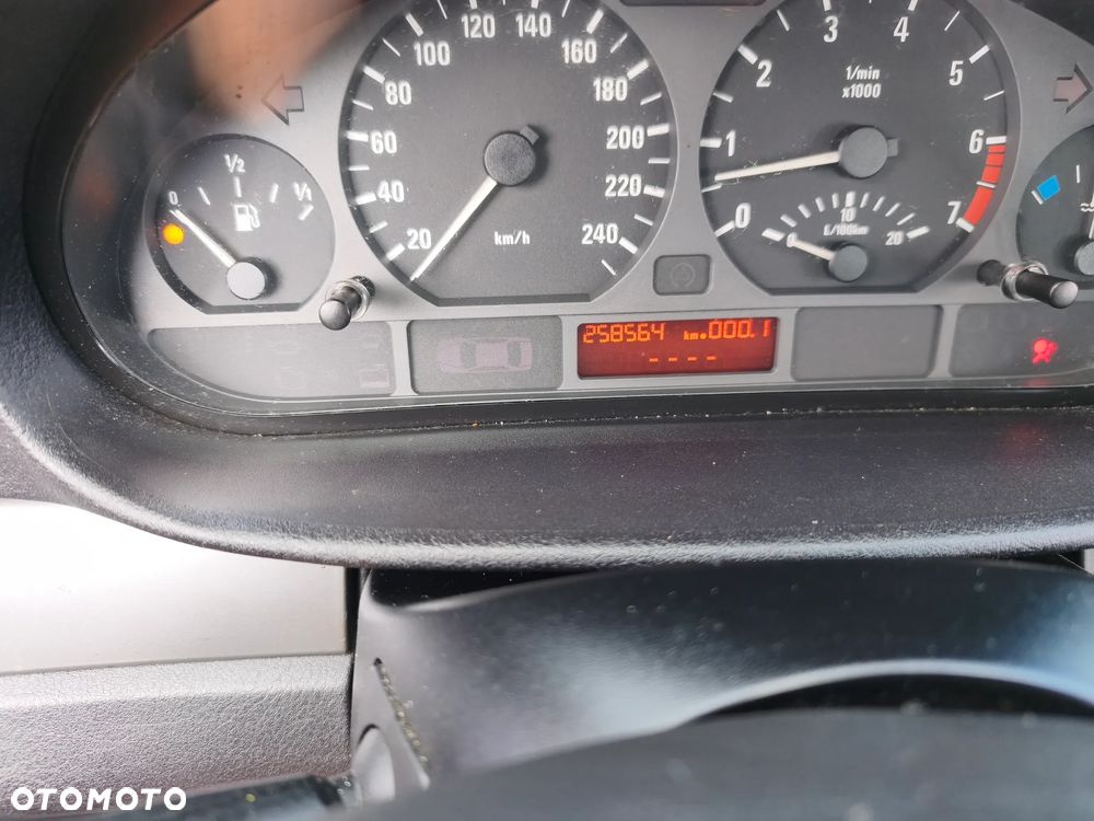 BMW Seria 3 316i - 11