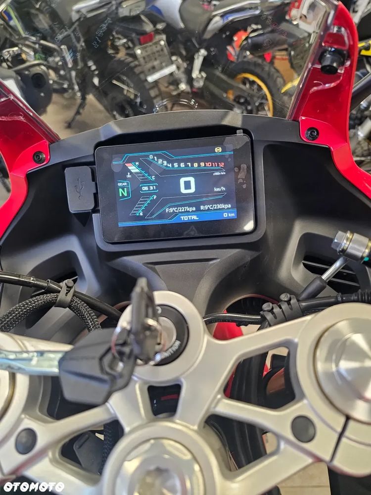 QJMOTOR SRK 125R - 9