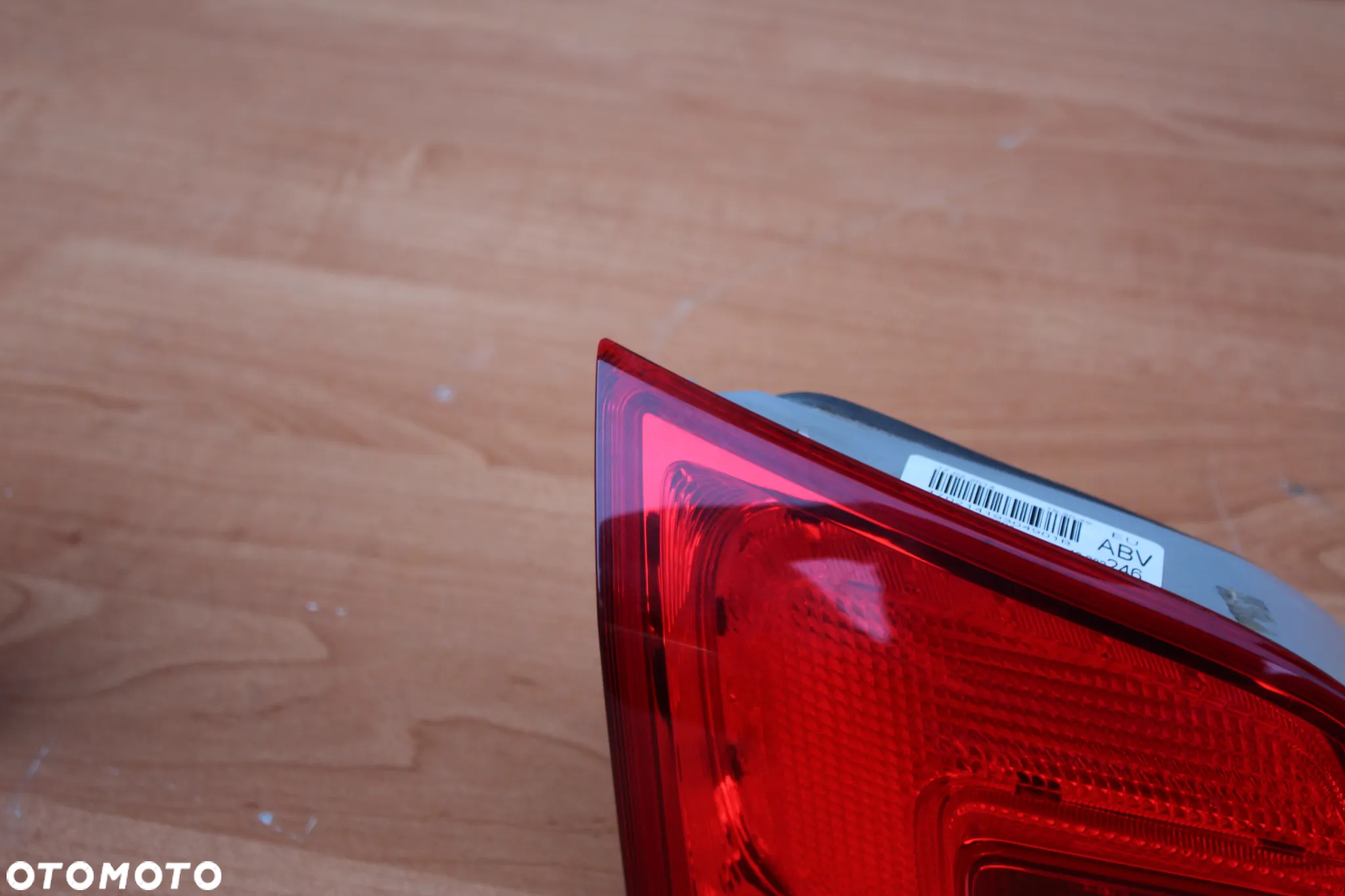 LAMPA LEWY TYŁ W KLAPĘ OPEL ASTRA J KOMBI EUROPA 13282246 JASNA - 2