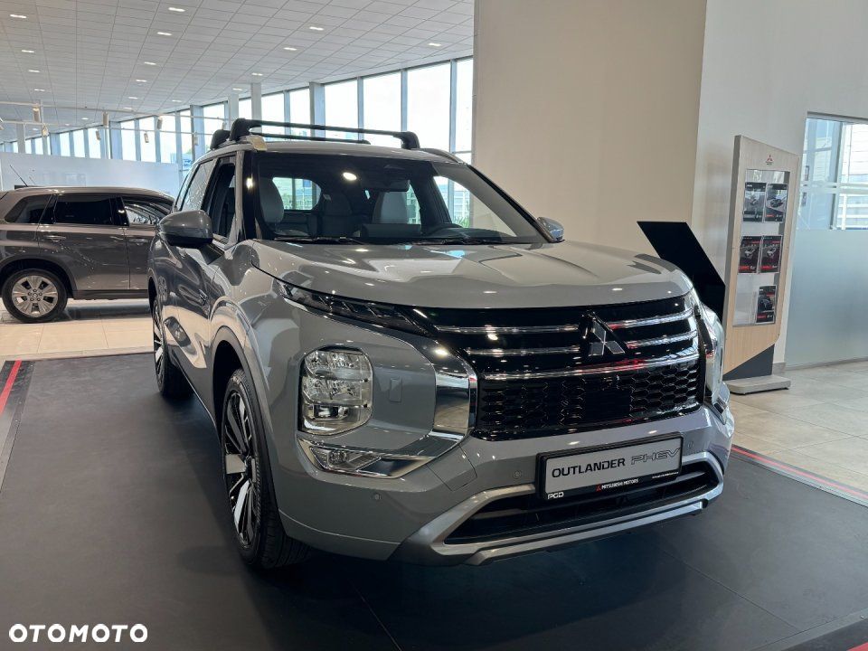 Mitsubishi Outlander - 2
