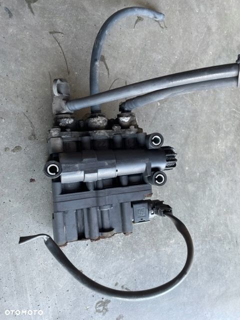 ACTROS MP4 ATEGO zawór poduszek A0013271425 - 2