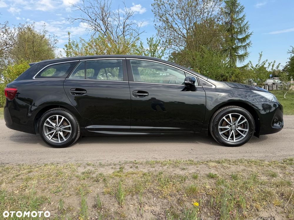 Toyota Avensis 1.8 Premium EU5 - 11