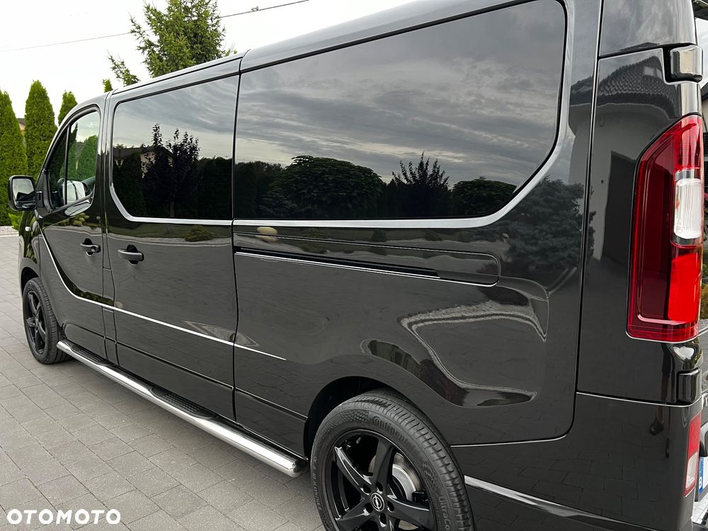 Opel VIVARO BLACK & WHITE 5 osób - 39