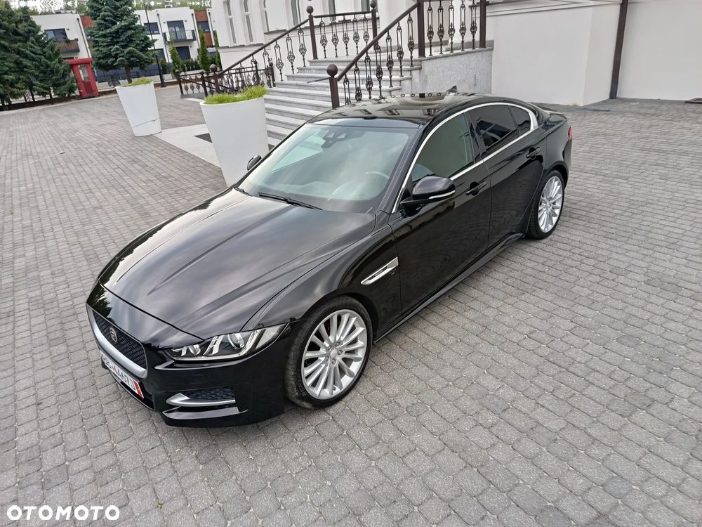 Jaguar XE D180 R-Dynamic S - 16