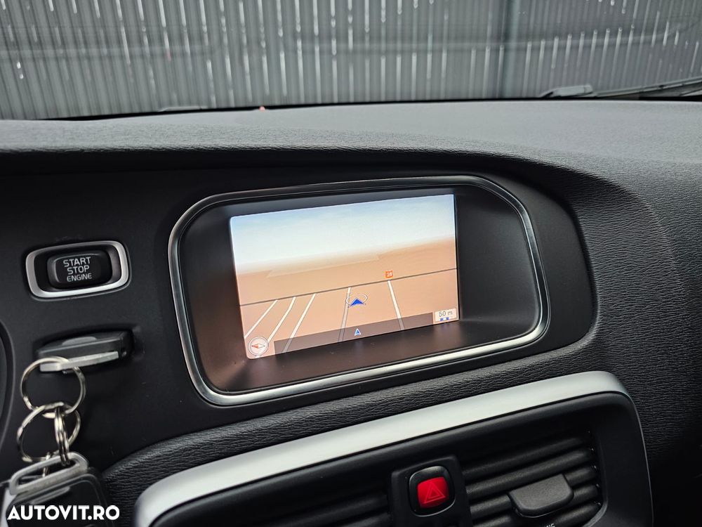 VOLVO V40 2019 — imagine 22