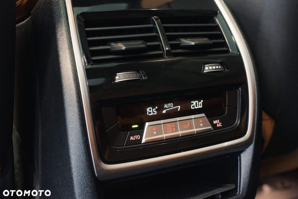BMW X7 M50i sport - 37