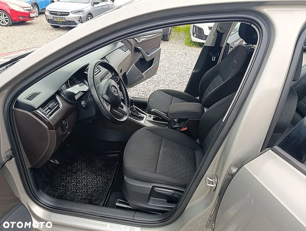 Skoda Octavia Scout 2.0 TDI 4x4 DSG - 23
