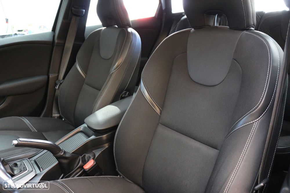 Volvo V40 2.0 D3 Momentum - 22