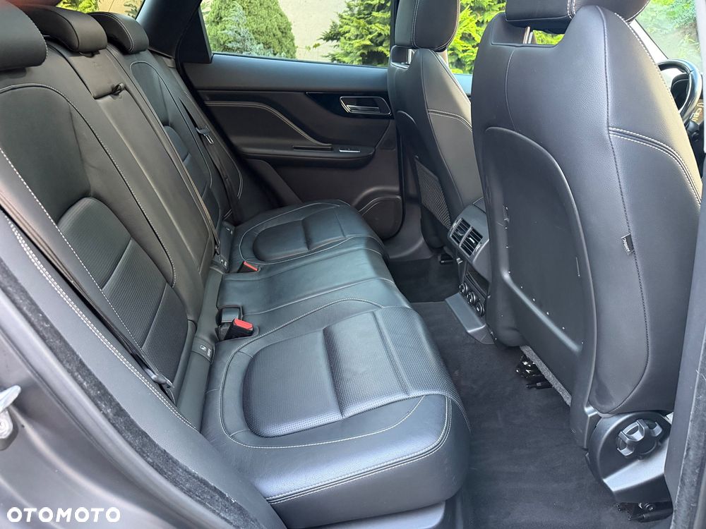 Jaguar F-Pace 20d AWD R-Sport - 37