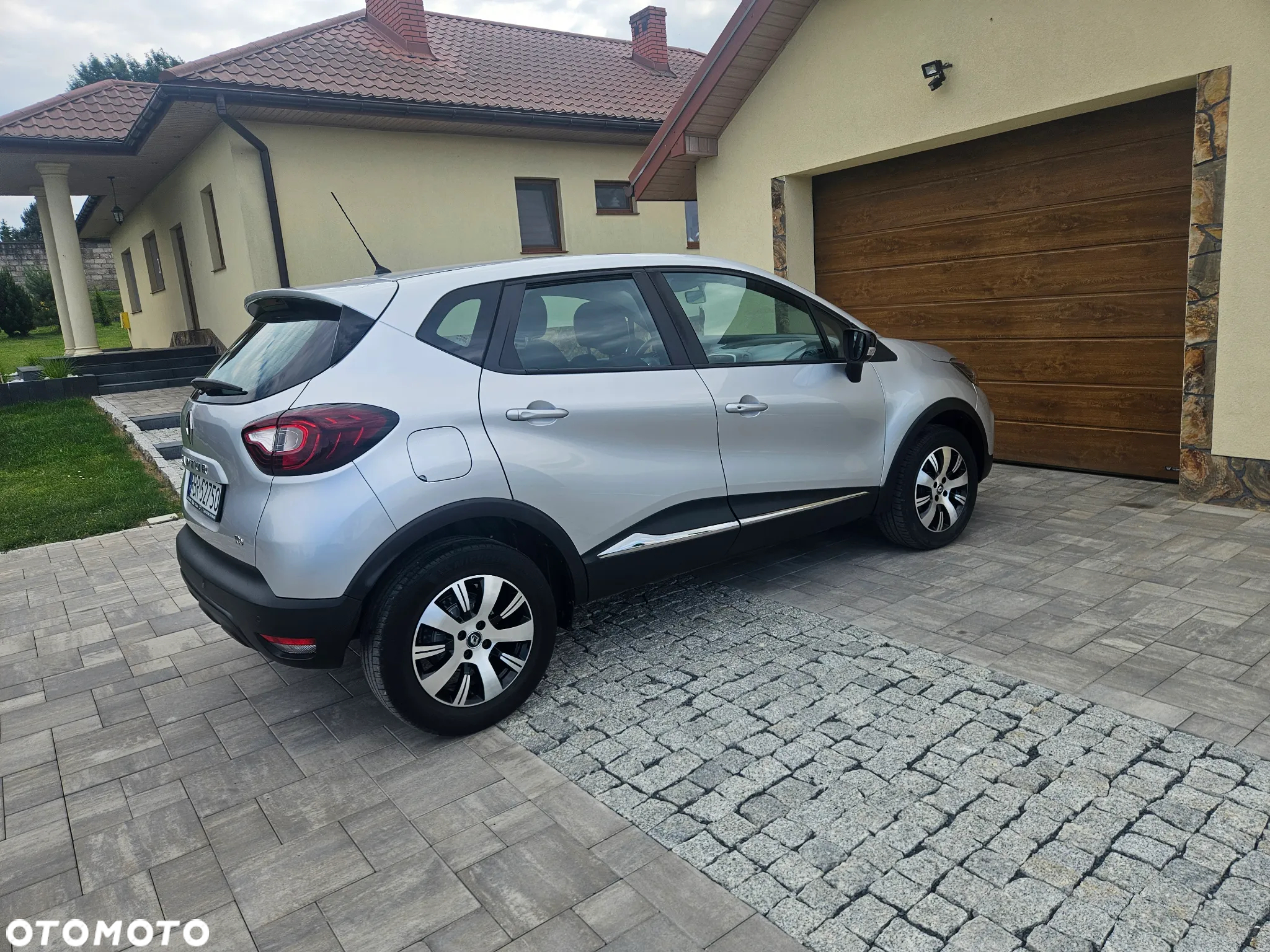 Renault Captur (ENERGY) TCe 90 BOSE EDITION - 25